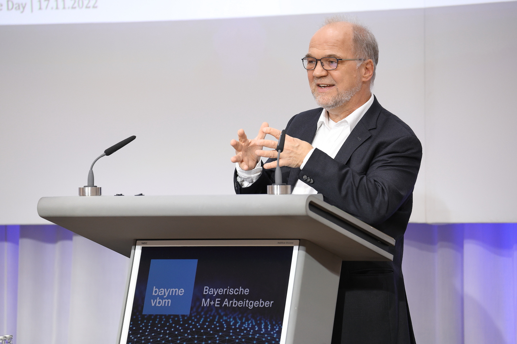 Prof. Heckmann auf dem Cyber Excellence Day der bayerischen Metall- und Elektro Arbeitgeber